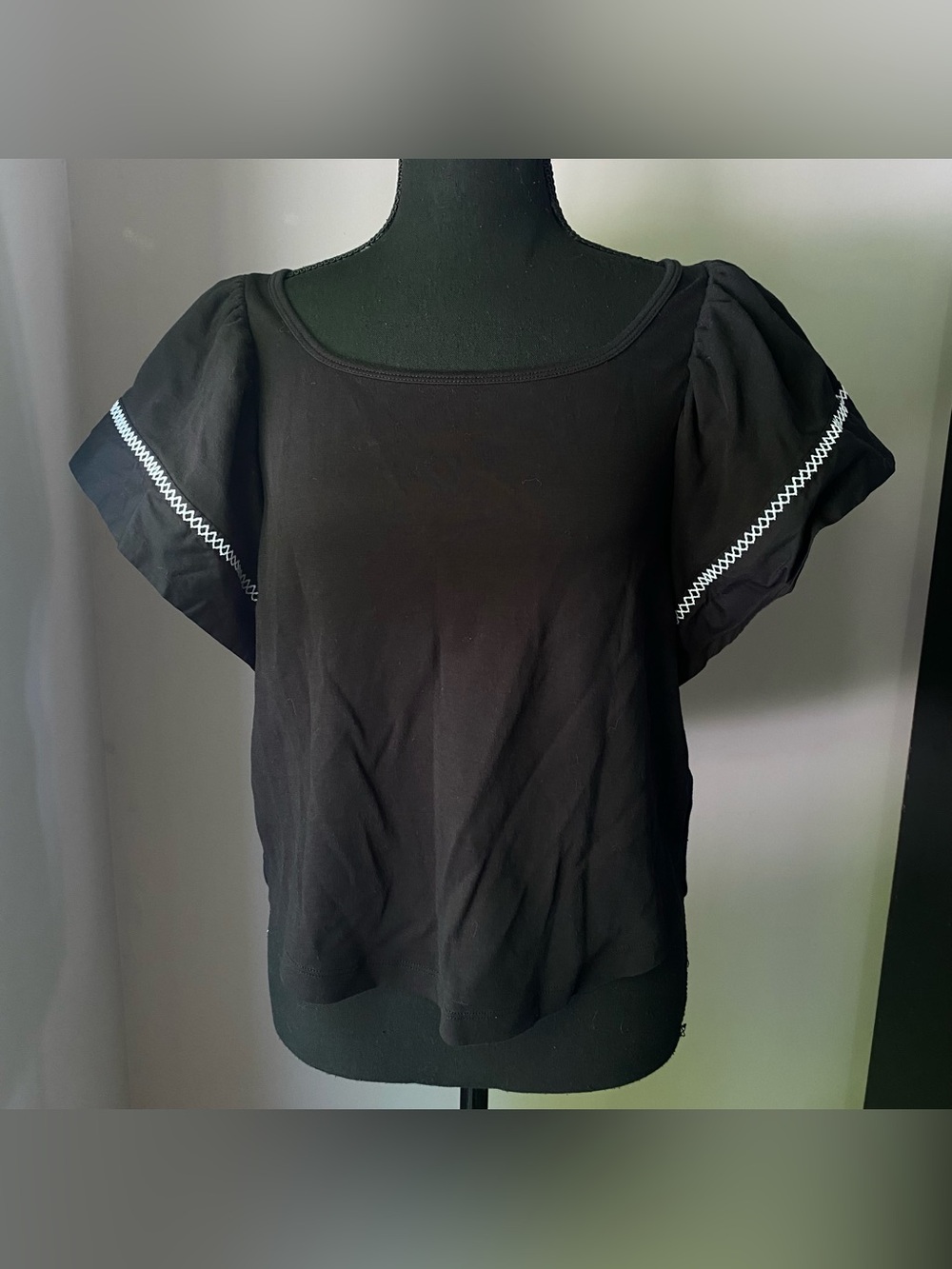 Maeve Medium Petite Black flutter sleeve short sleeve cotton top